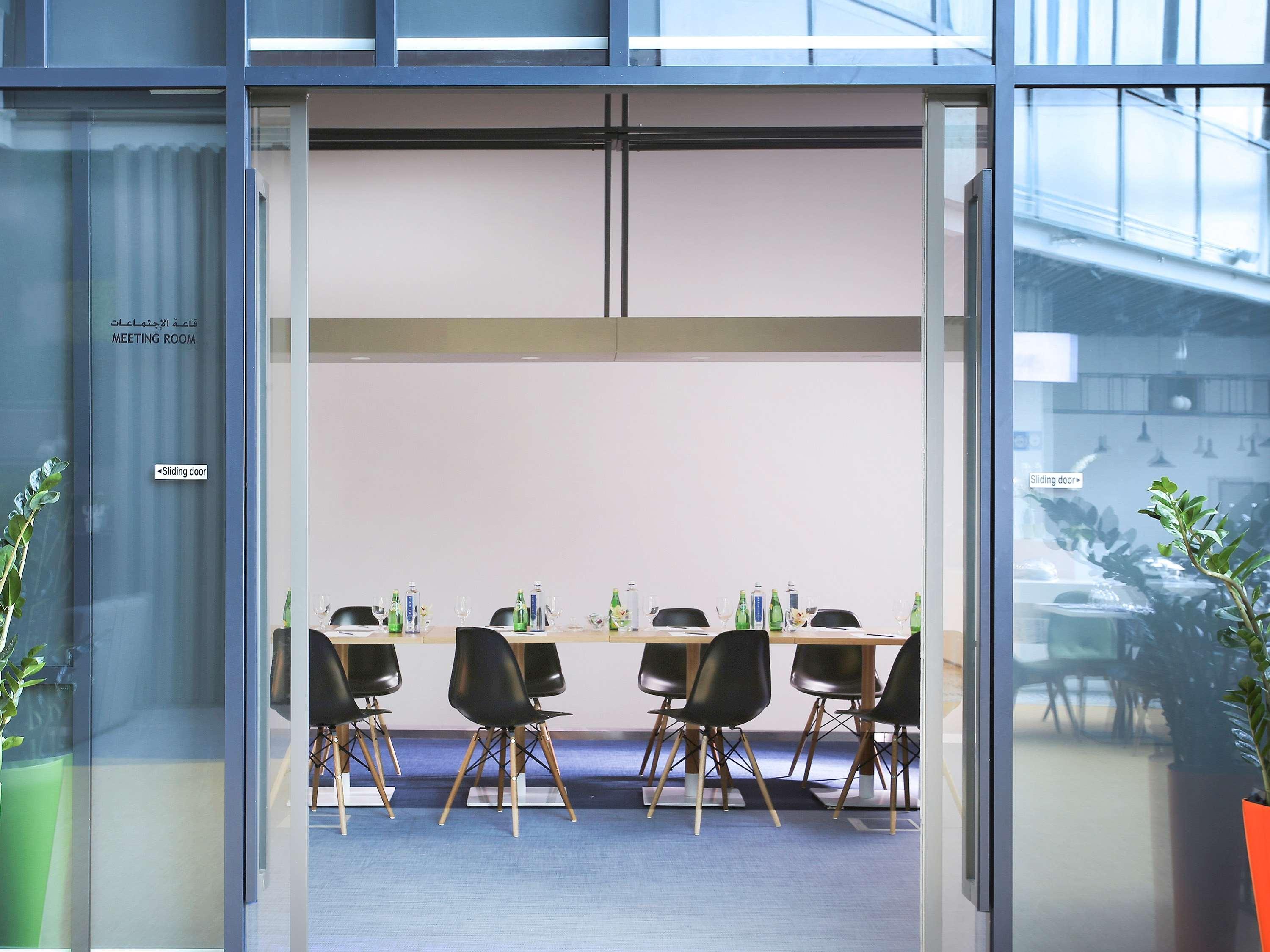 Ibis Styles Dubai Jumeira Eksteriør billede